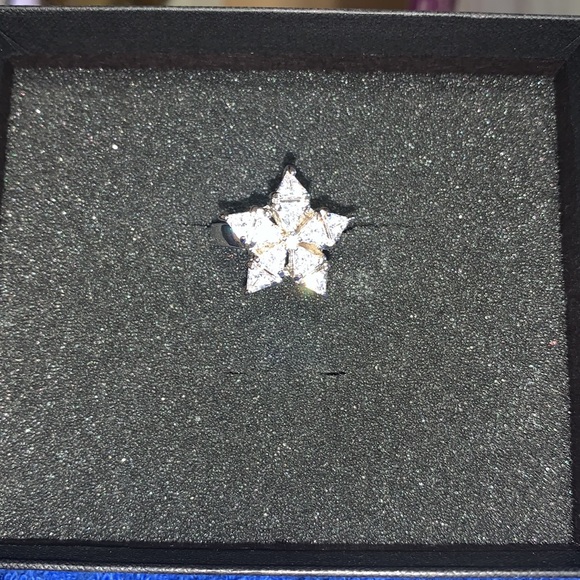 JEWEL MINT size 7 stainless flower ring - Picture 5 of 6